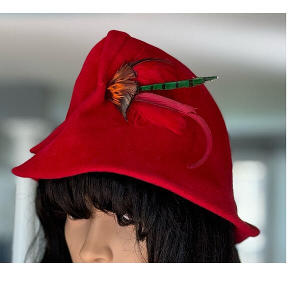 1960's American Vintage Emme Boutique Red Wool Hat, Feathers, fold over size S-M - Picture 3 of 17